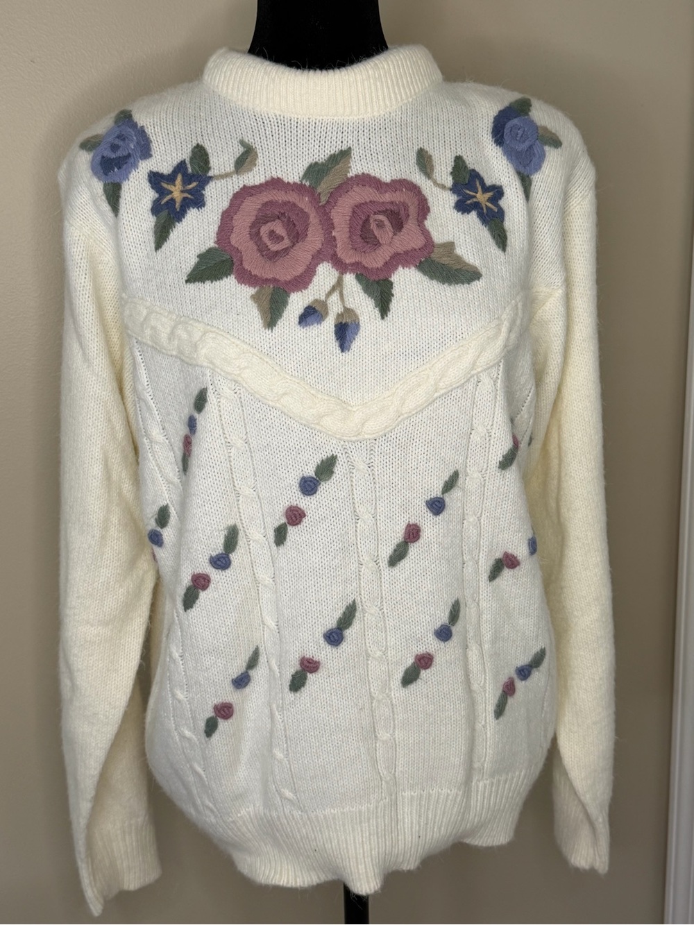 Alfred Dunner Floral Knit Sweater Medium Cream Rose Embroidered Shoulder Pads